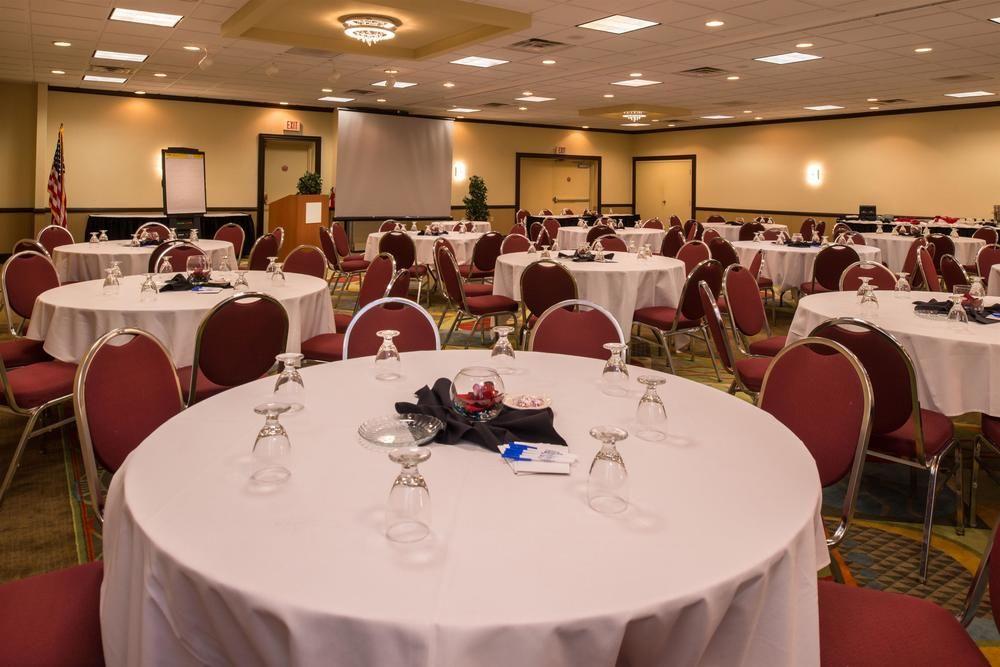 Ramada Plaza Rochester Airport Exterior photo