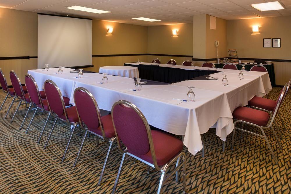 Ramada Plaza Rochester Airport Exterior photo