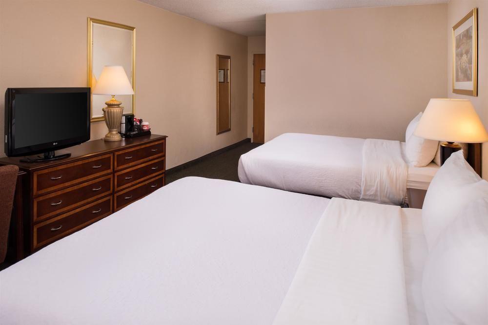 Ramada Plaza Rochester Airport Exterior photo