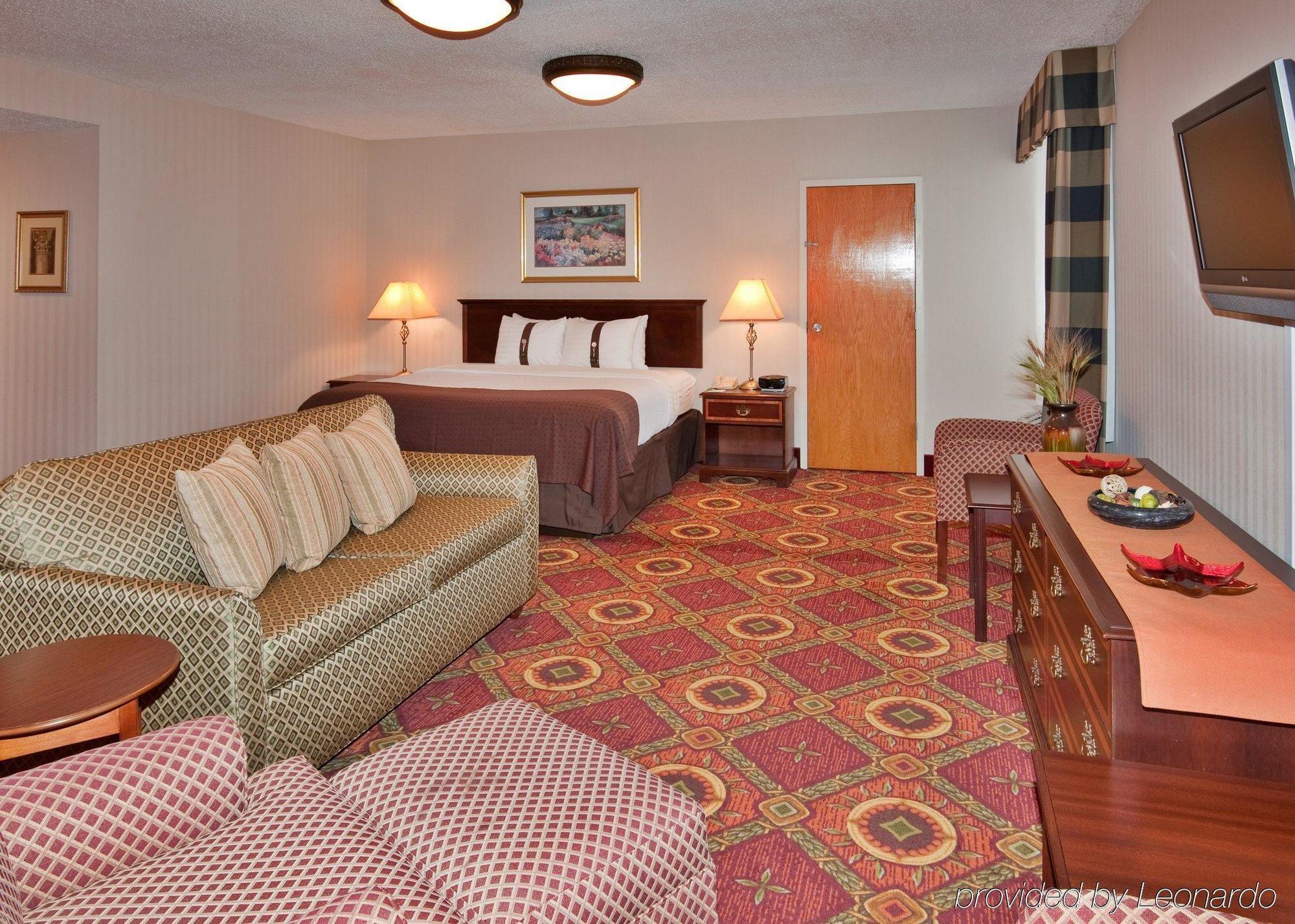 Ramada Plaza Rochester Airport Exterior photo
