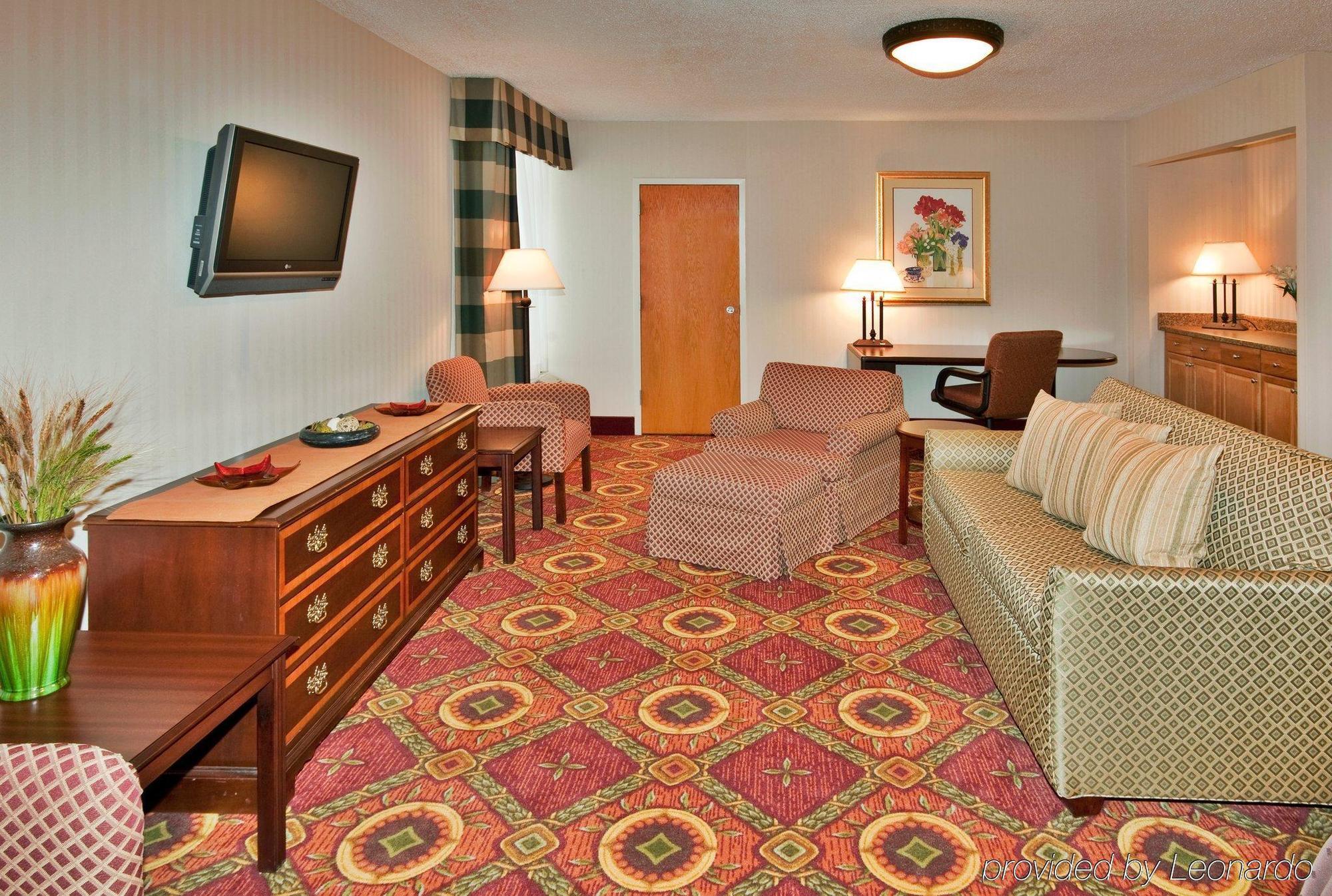 Ramada Plaza Rochester Airport Exterior photo