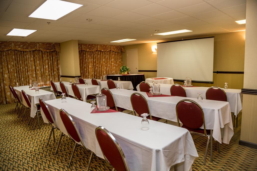 Ramada Plaza Rochester Airport Exterior photo